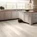 Ламинат Quick-Step PERSPECTIVE 32 класс ДОСКА ДУБОВАЯ СВЕТЛО-СЕРАЯ ЛАКИРОВАННАЯ PER1304
